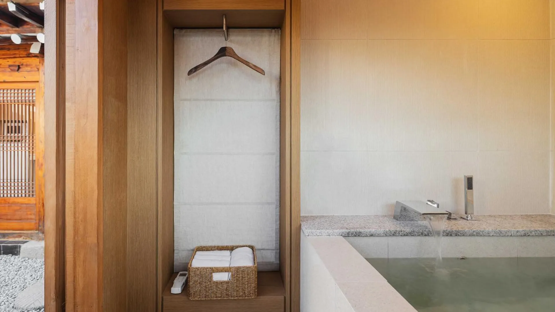 Luxury Hanok With Private Bathtub - Sn18 Apartment Seoul