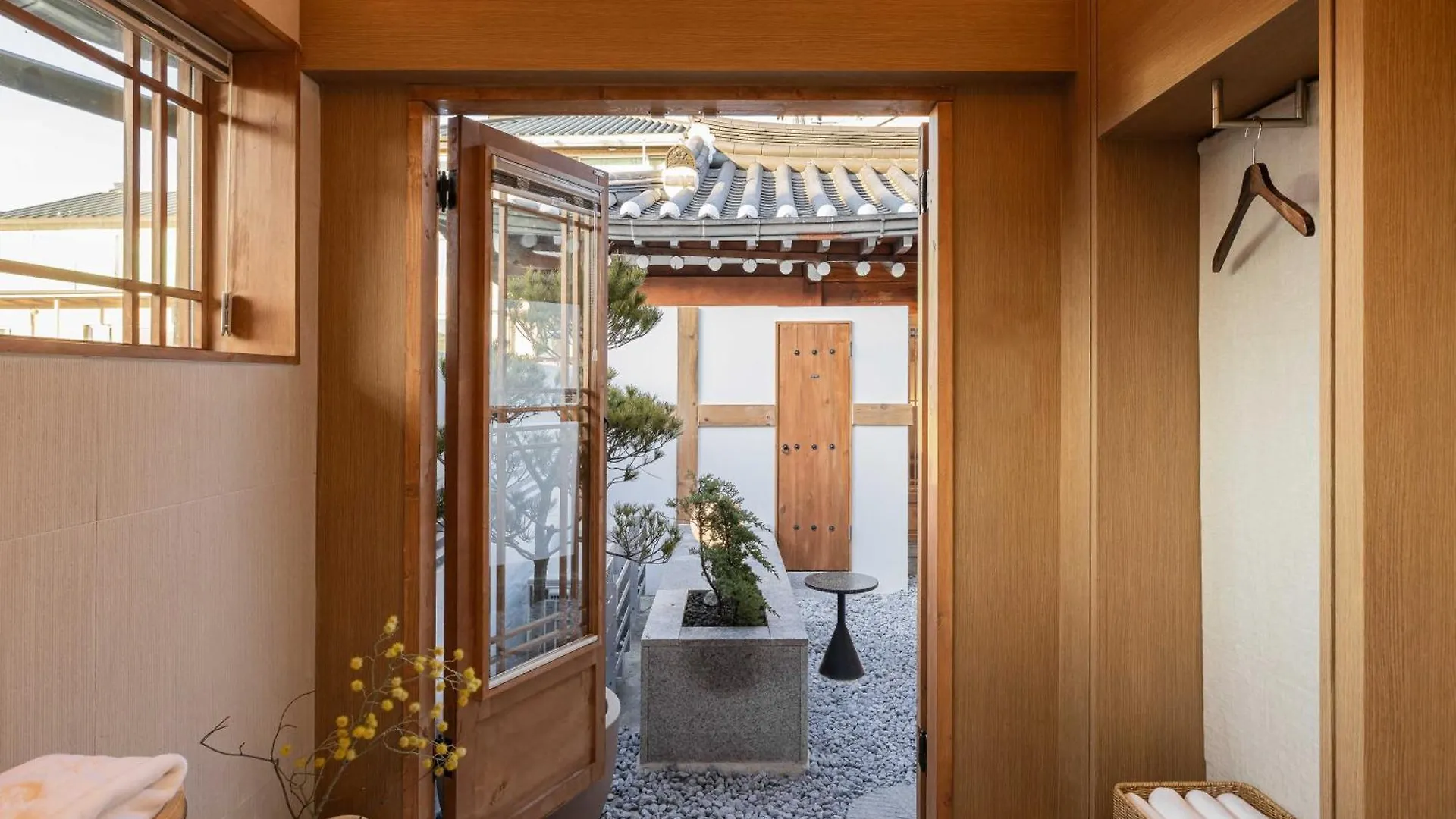 Luxury Hanok With Private Bathtub - Sn18 Apartment Seoul South Korea